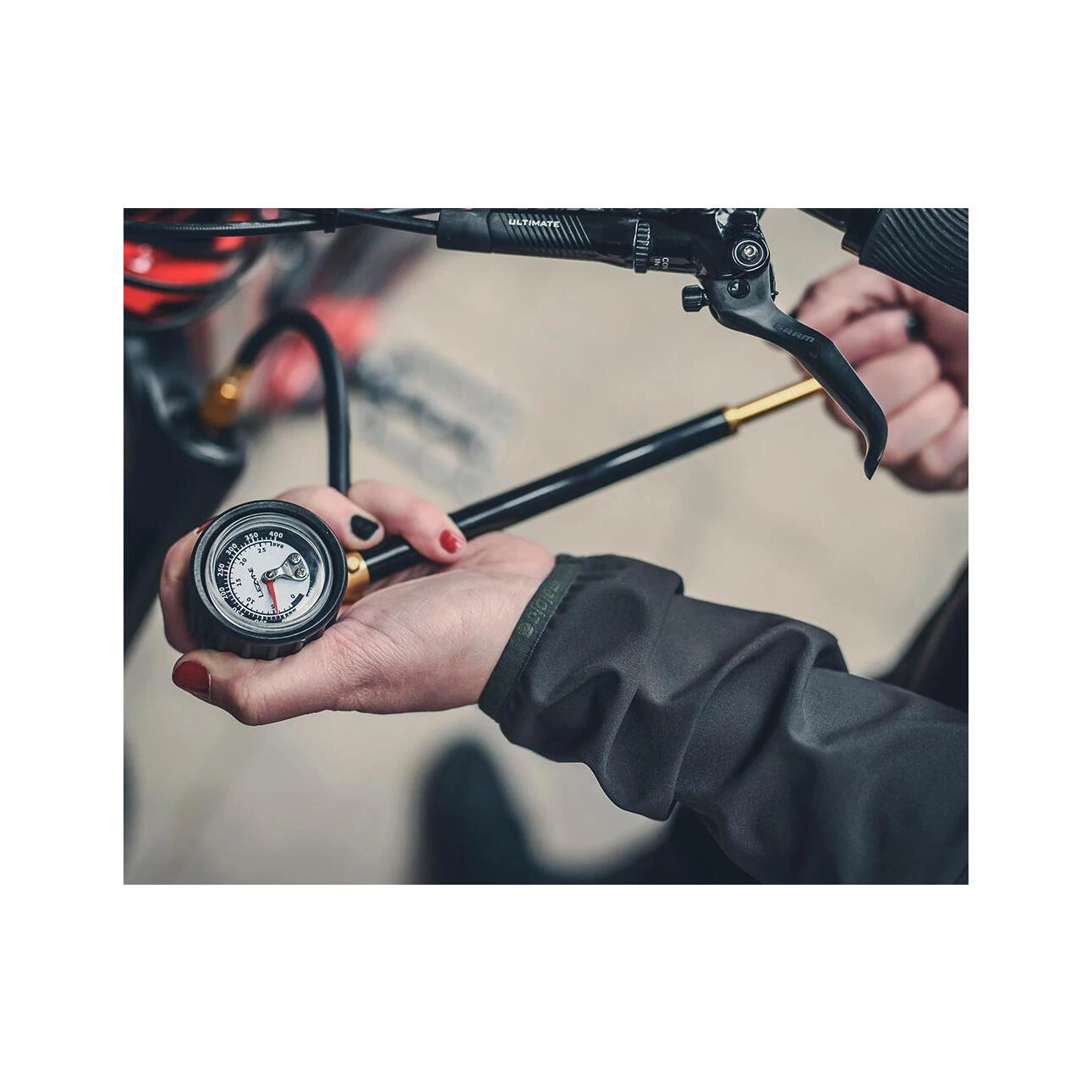 Lezyne Shock Drive 400 PSI MTB Shock Pump 6 Lezyne Shock Drive 400 PSI MTB Shock Pump - Image 4