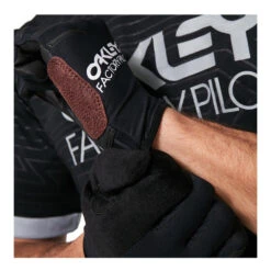 Oakley All Conditions Unisex Gloves -RideGear Shop ke4901f2e6e07125c9b18511d39d80f7d