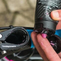 Muc-Off Carbon Gripper Assembly Compound -RideGear Shop ke799e5d1e68db97e68d1850244717481